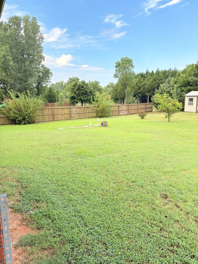 Building Photo - 1011 Waverly Way