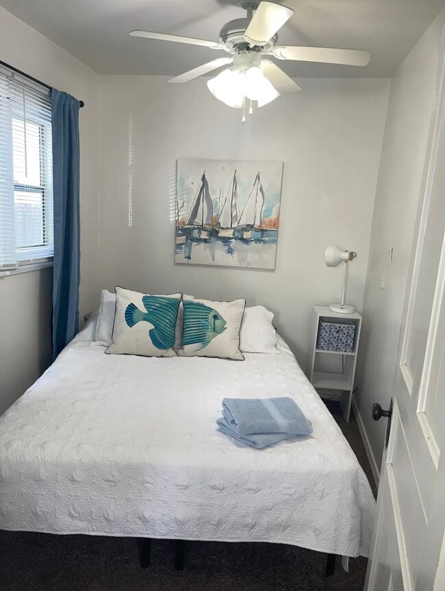 Building Photo - 106 15th Ave S