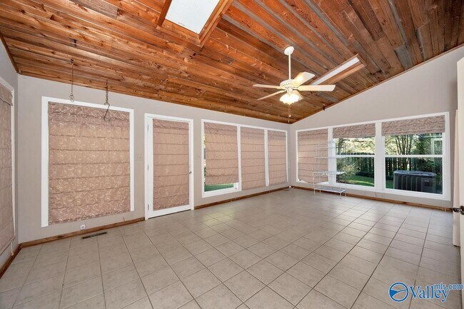 Building Photo - 1307 Lindsay Ln S