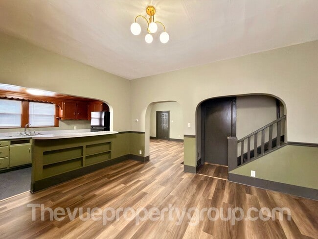 Building Photo - Charming Three-Bedroom with Garage & Fenced Yard