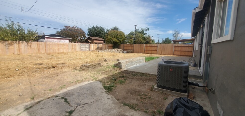 Building Photo - 629 Lee Dr