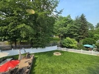 Building Photo - 33 Park Dr N