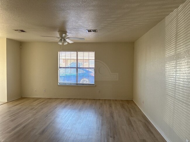 Building Photo - 902 McDaniel Cir