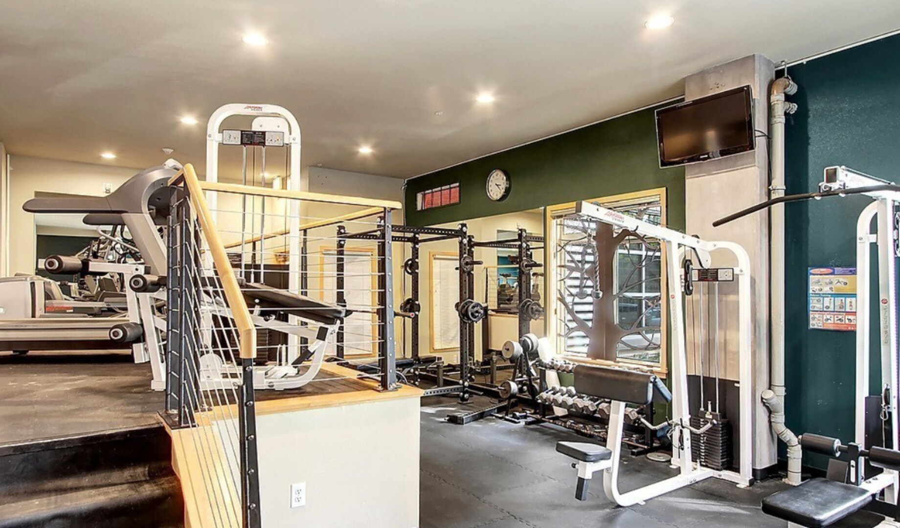 Building Photo - Renovated Studio in Capitol Hill with Rooftop City Views!!!!