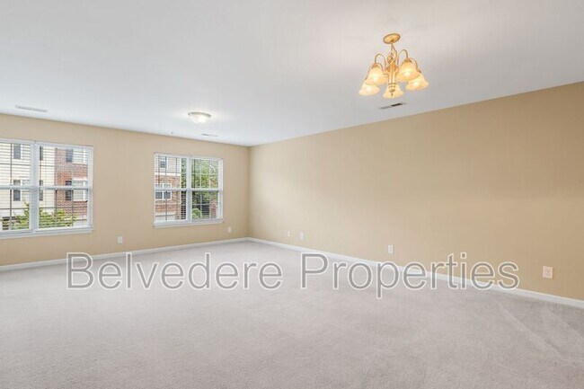 Building Photo - 39 Ackland Dr