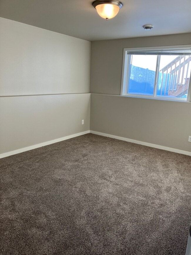 Building Photo - 4 Bed 3 Bath Single Family Home