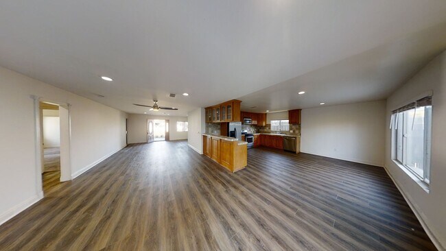 Building Photo - Remodeled! LARGE Living Room!
