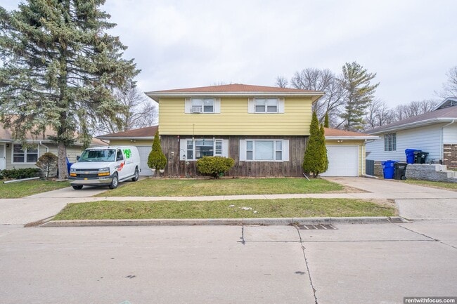 Building Photo - 1500 W Pershing St