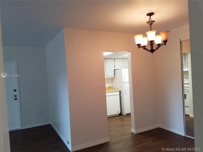 Building Photo - 7851 Miller Dr