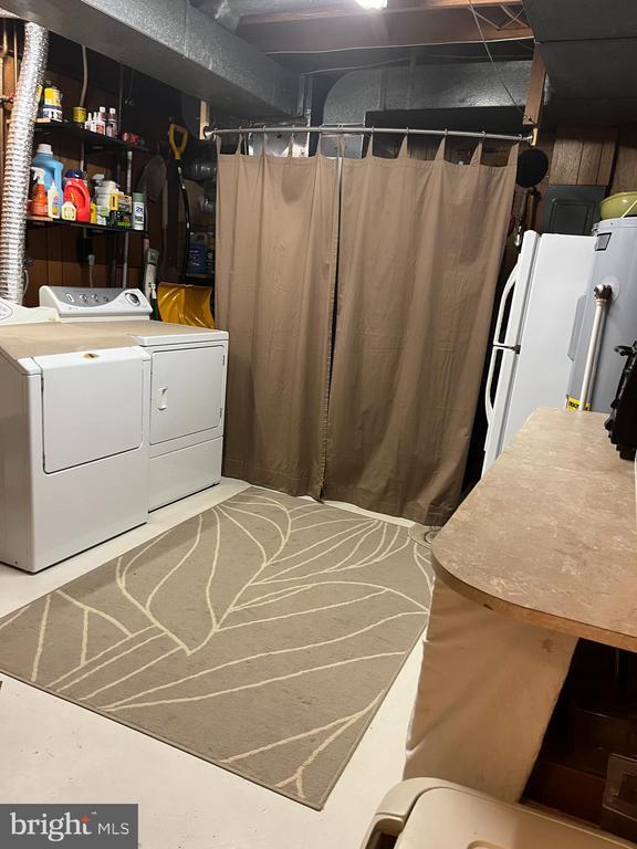 Building Photo - 147 E St NE