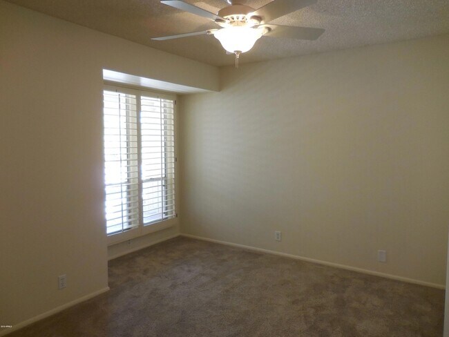 Building Photo - 5432 S Lighthouse Ln