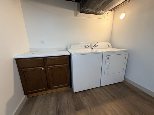 Building Photo - 624 Prairie Ave