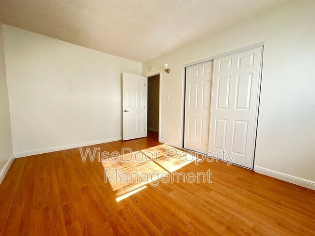 Building Photo - 14631 Christine Dr