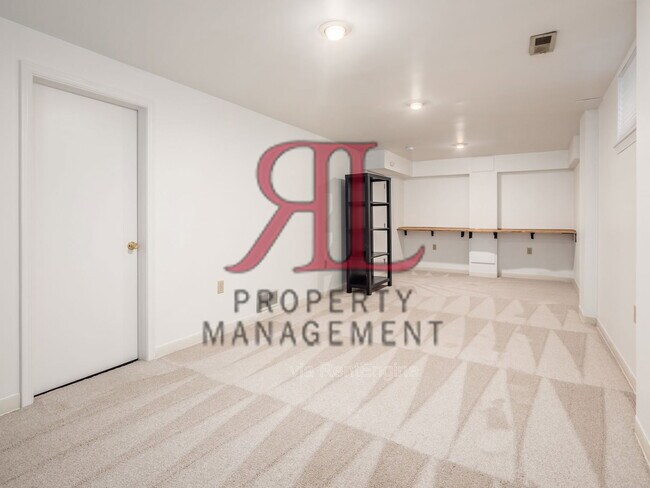 Building Photo - 362 W 4th Ave