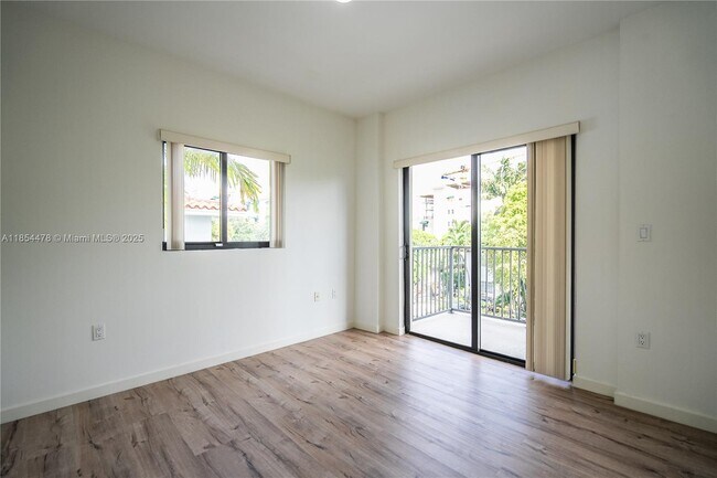 Building Photo - 300 Majorca Ave