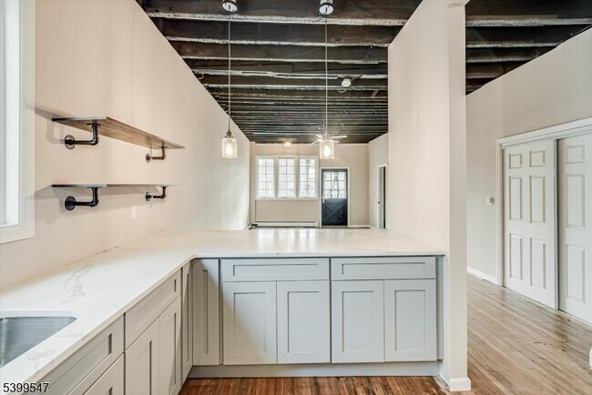 Building Photo - 239 Water St