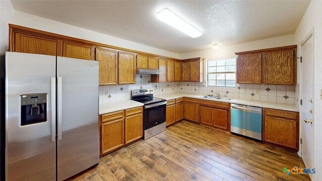 Building Photo - 1801 Thomas Ct