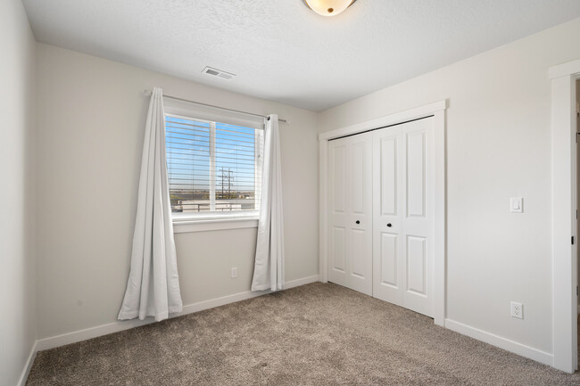 Building Photo - 5359 S Redeken Pl