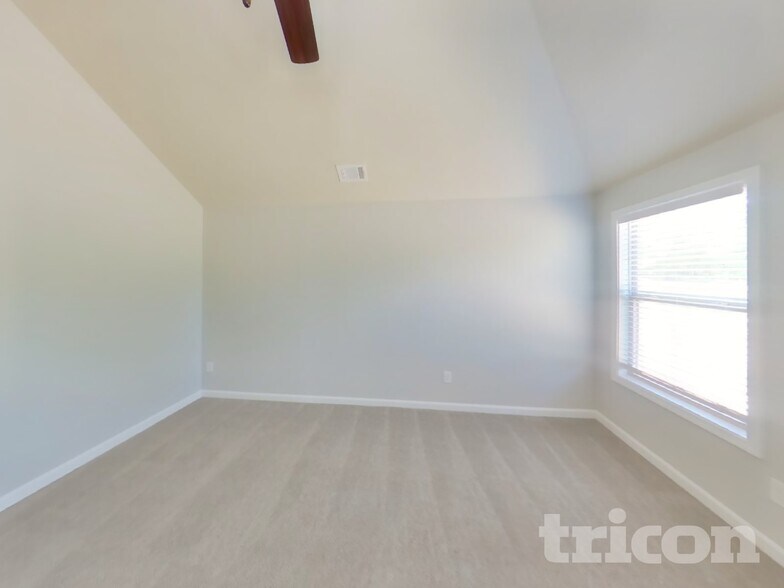 Building Photo - 131 Huntsman Dr