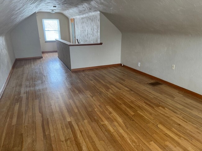 Building Photo - 3 Bedroom Cape Cod - Upper Arlington, OH