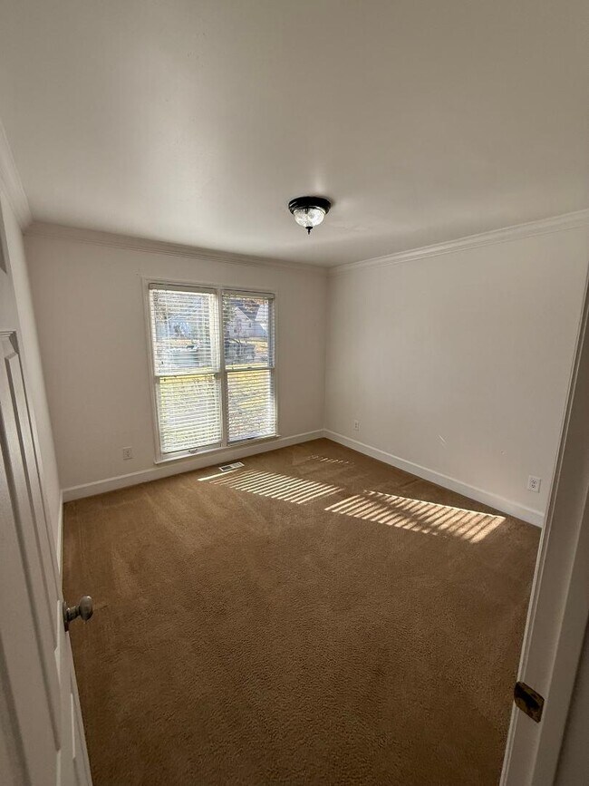 Building Photo - 212 Brooks Dr