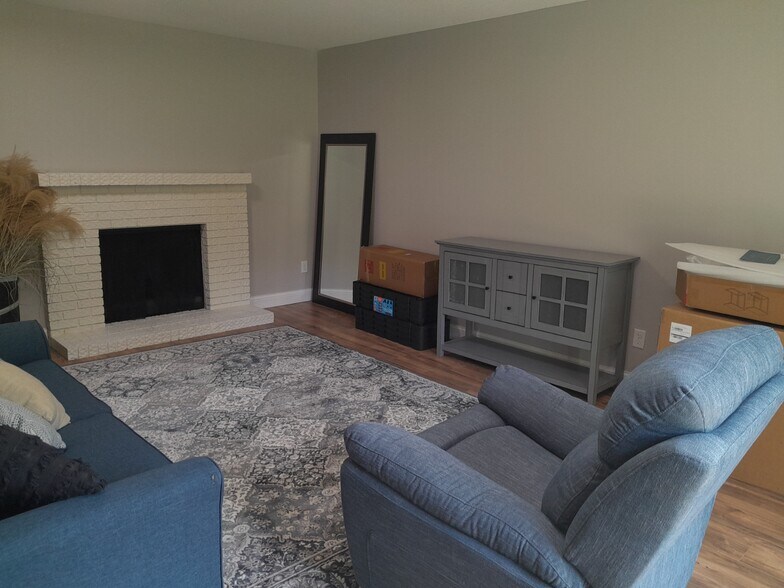 Building Photo - 15423 Trillium Cir