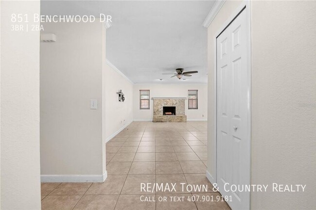 Building Photo - 851 Benchwood Dr