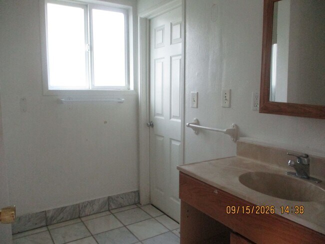 Building Photo - 927 W Schley St