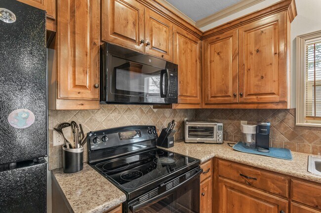 Building Photo - 403 Holleman Dr