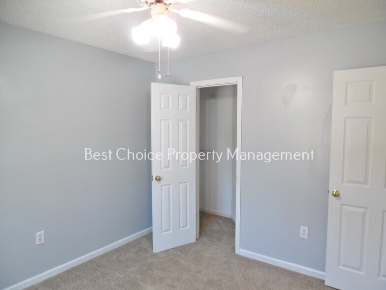 Building Photo - 5 Fallsburg court