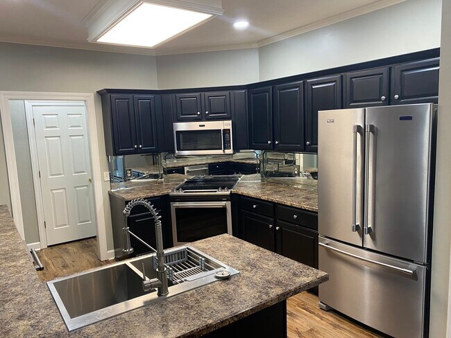 Building Photo - 35 Winchester Cv