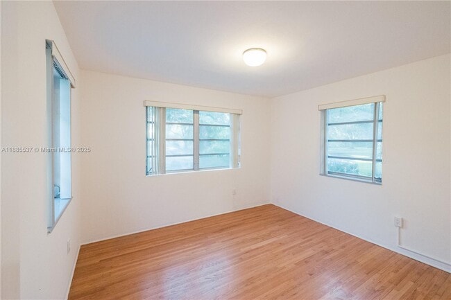 Building Photo - 5600 San Vicente St