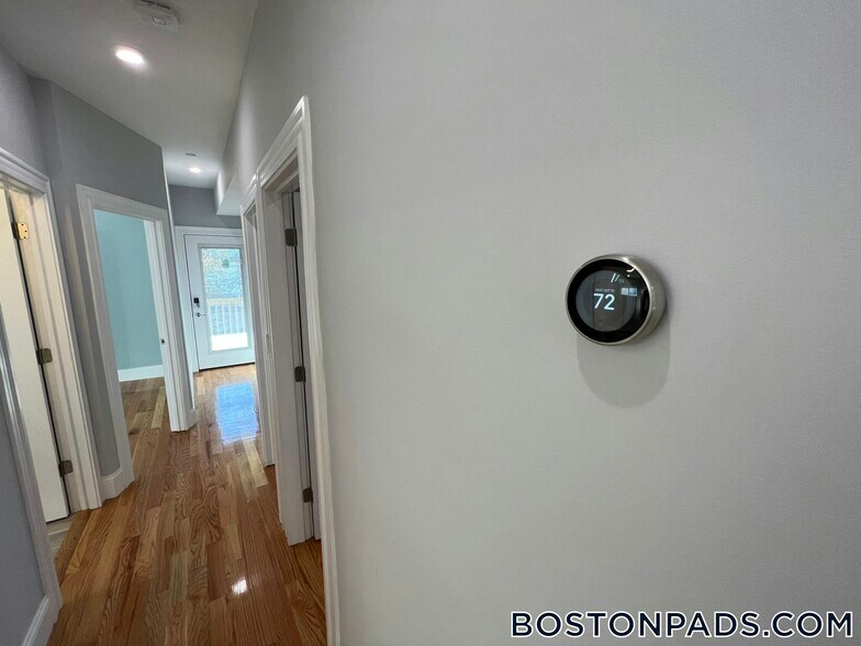 Building Photo - 29 Alpine St