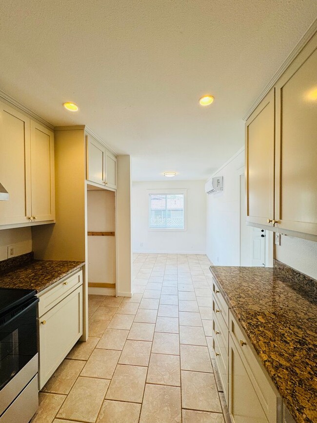 Building Photo - Newly Remodeled 3 bed 1 bath home!