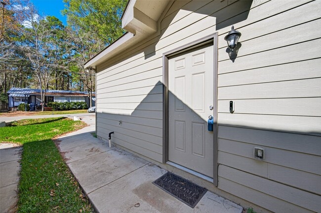 Building Photo - 12004 Canal St