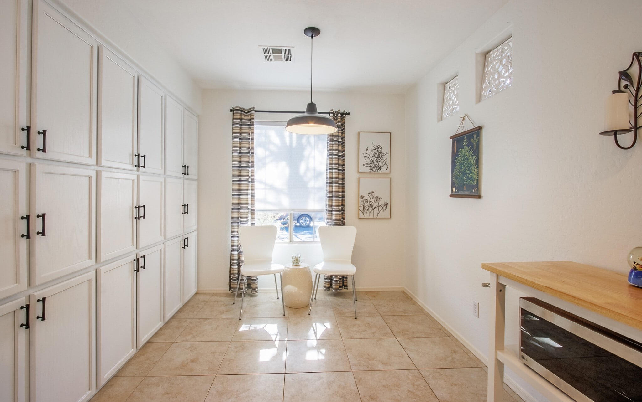 Breakfast area - 4746 E Woburn Ln