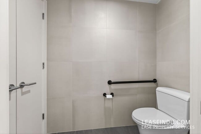 Building Photo - 1332 8th St NW