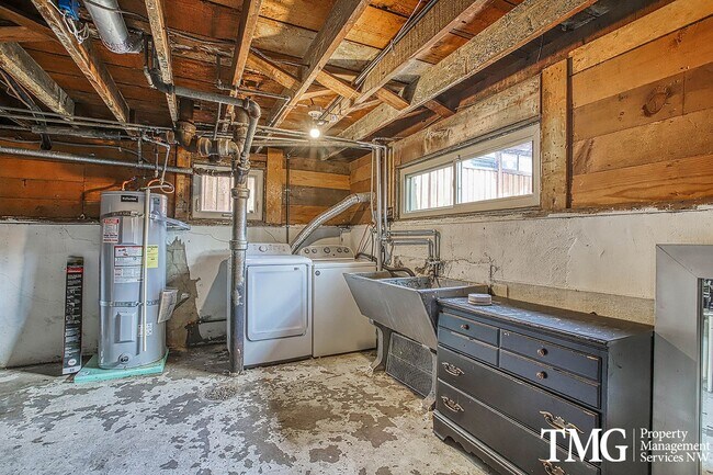 Building Photo - Stunning 4BD Craftsman in Excellent N Port...