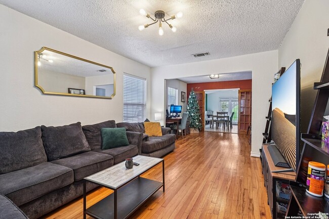 Building Photo - 2709 W Craig Pl