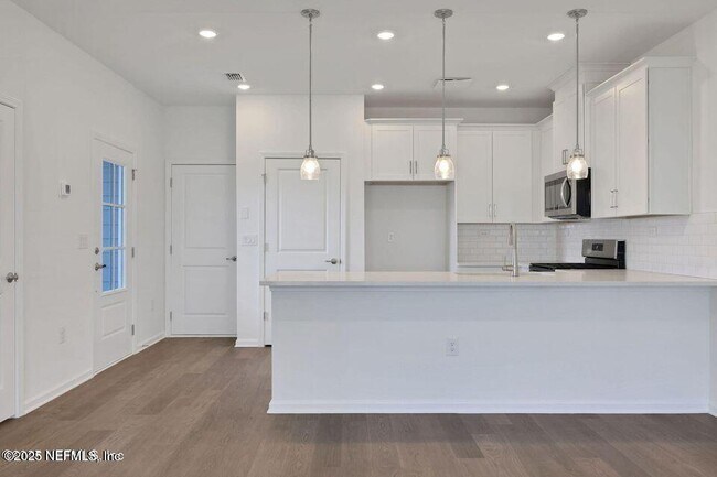 Building Photo - 24 Thurnham Ln