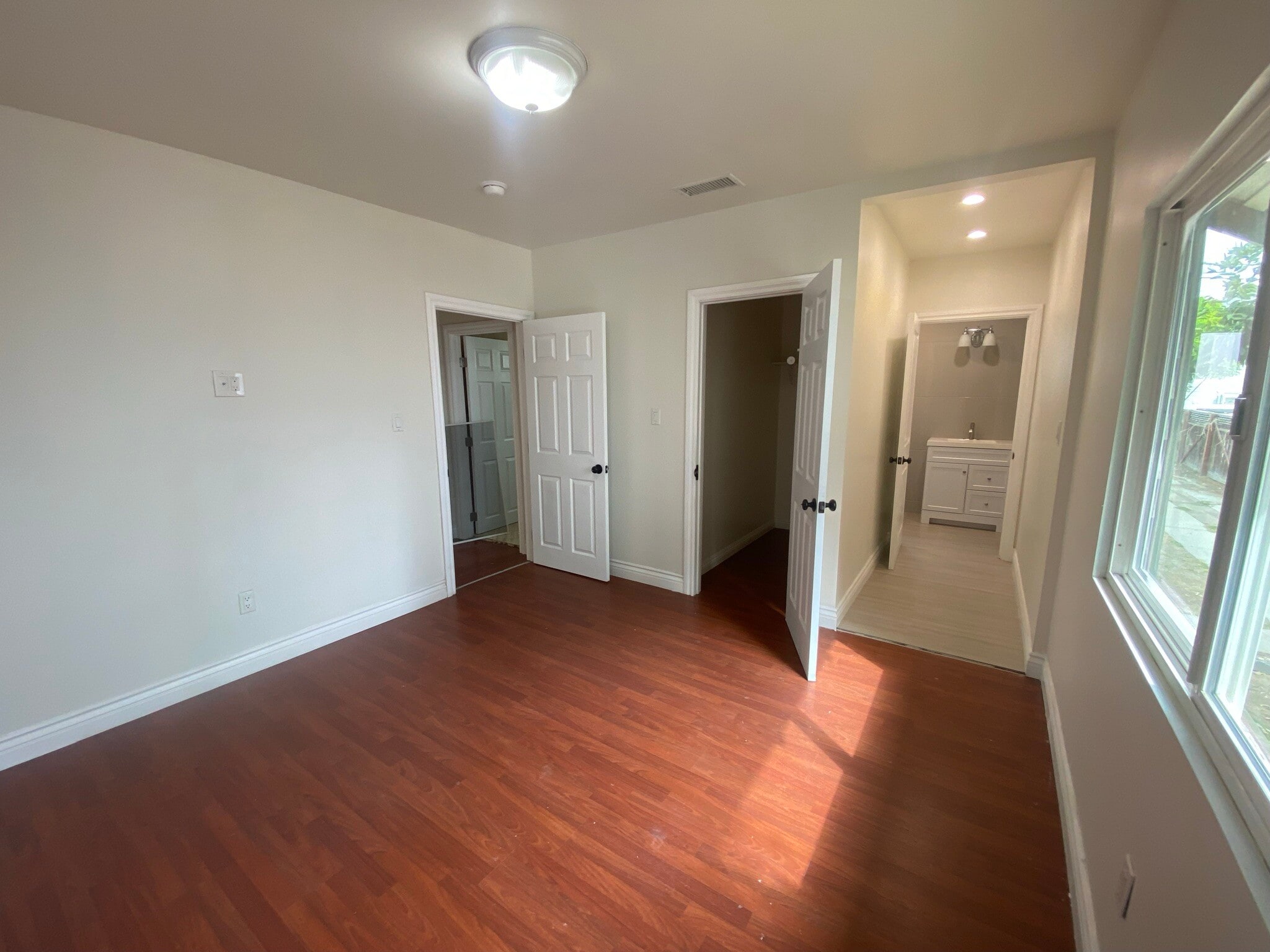 Building Photo - 1284 N Sierra Bonita Ave