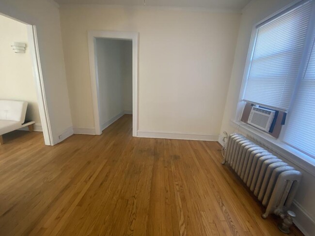 Building Photo - 1 bedroom in Chicago IL 60640