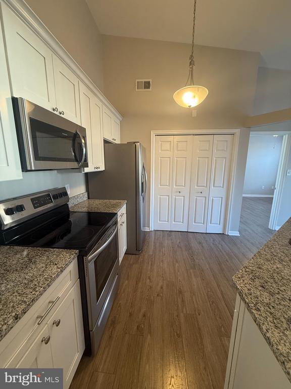 Building Photo - 8204 Blue Heron Dr