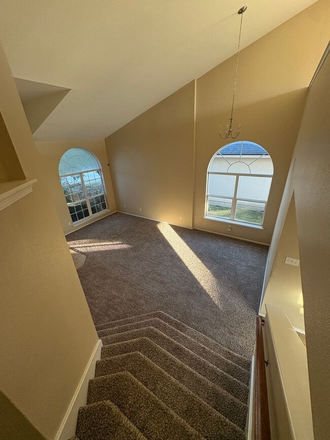 Building Photo - AVAILABLE NOW