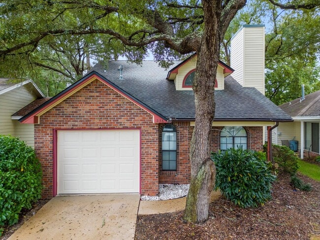 Building Photo - Charming Home in Parkwood Circle!