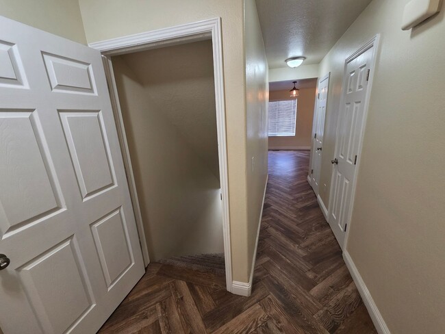 Building Photo - All new paint - super clean and move in ready.