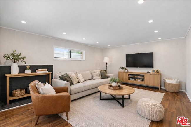 Building Photo - 8348 Reading Ave