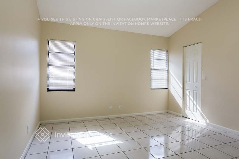 Building Photo - 7425 SW 12th Ct