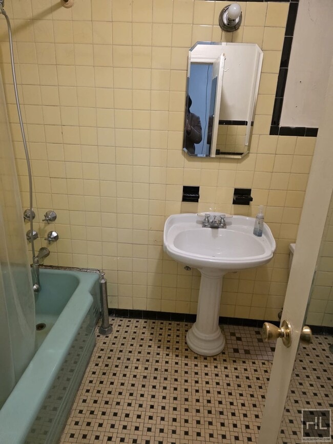 Building Photo - 4215 Atlantic Ave