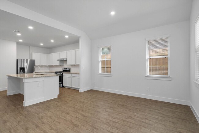 Building Photo - 906 Golden Willow Ln